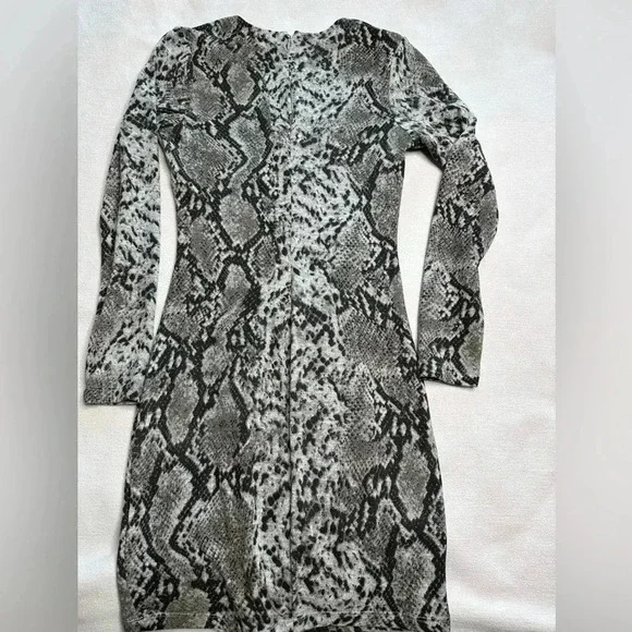 Dynamite snakeskin sweater dress - Picture 2 of 5
